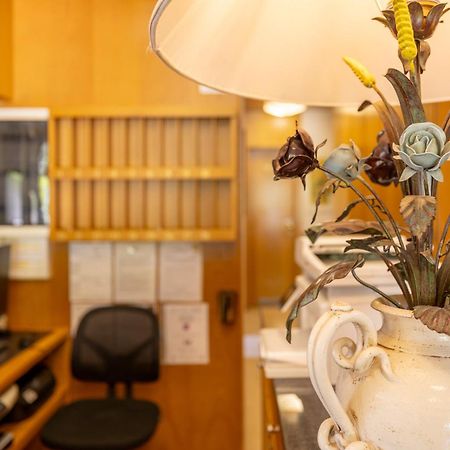 Hotel Royal เมนาจโจ ภายนอก รูปภาพ